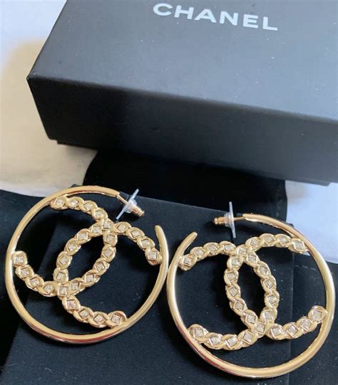 chanel hoop.earrings